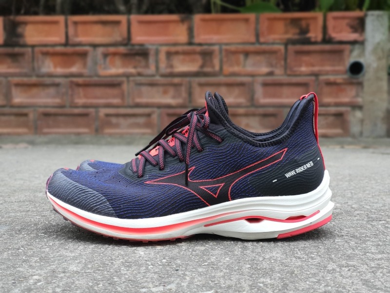 Mizuno wave hotsell inspire pantip